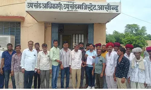 नाड़ी को जेसीबी से तोड़ी, ग्रामीणों ने एसडीएम को सौंपा ज्ञापन नाड़ी को जेसीबी से तोड़ी, ग्रामीणों ने एसडीएम को सौंपा ज्ञापन