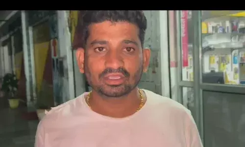 जान से मारने की नियत से मोटरसाइकिल को कार से मारी टक्कर