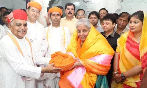 वित्त मंत्री श्रीमती निर्मला सीतारमण ने किए प्रभु श्रीनाथजी के दर्शन