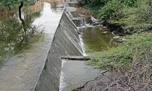 ओवरफ्लो होने पर पिकनिक मनाने पहुंचे लोग, प्रशासन अलर्ट