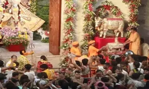 प्रगटे कन्हाई... गोकुल में बाजत बधाई; गूंज उठे घंटे-घड़ियाल प्रगटे कन्हाई... गोकुल में बाजत बधाई; गूंज उठे घंटे-घड़ियाल