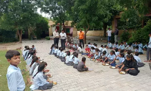 हरिपुरा में मिड डे मील का निरीक्षण