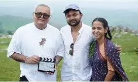 गांधी’ की शूटिंग, क्रू मेंबर्स के साथ साझा की तस्वीरें गांधी’ की शूटिंग, क्रू मेंबर्स के साथ साझा की तस्वीरें