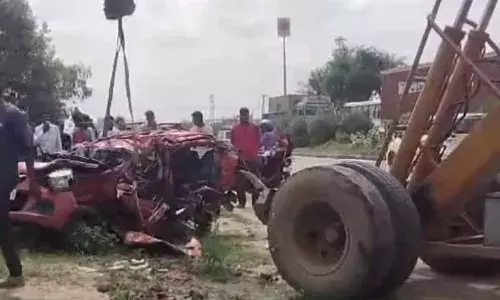 दर्दनाक सड़क हादसे में दो महिला सहित चार लोगो की मौत