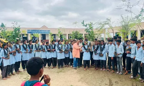 पौधारोपण कर उनकी सुरक्षा का जिम्मा लिया जाए