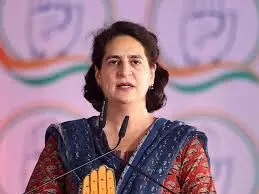 प्रियंका ने की कड़ी आलोचना, कहा-“तुम दिन को कहो रात तो रात, वरना हवालात…” प्रियंका ने की कड़ी आलोचना, कहा-“तुम दिन को कहो रात तो रात, वरना हवालात…”