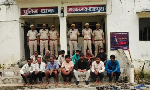 शक्करगढ़ पुलिस ने अभियान चलाकर 15 अपराधियों को किया गिरफ्तार शक्करगढ़ पुलिस ने अभियान चलाकर 15 अपराधियों को किया गिरफ्तार