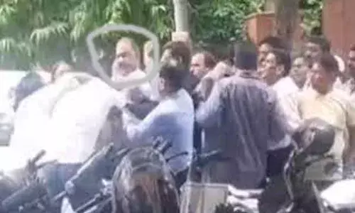 कांग्रेस विधायक रफीक खान पर युवक ने किया हमला, पुलिस ने किया गिरफ्तार