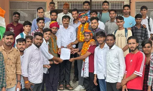 छात्र स्वाभिमान पद यात्रा के पदयात्रियों ने प्राचार्य को ज्ञापन सौंपा