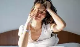 सुबह उठते ही आंखों में होती है जलन? तो आजमाएं ये 5 नुस्खे सुबह उठते ही आंखों में होती है जलन? तो आजमाएं ये 5 नुस्खे