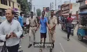 मथुरा में शाही मस्जिद ईदगाह को बम सेउड़ाने की धमकी; मचा हड़कंप, आरोपी गिरफ्तार मथुरा में शाही मस्जिद ईदगाह को बम सेउड़ाने की धमकी; मचा हड़कंप, आरोपी गिरफ्तार