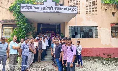 सरपंच संघ ने एसडीएम को सौंपा ज्ञापन