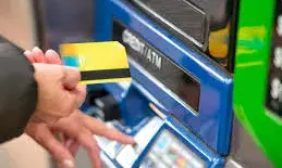 क्रेडिट कार्ड का बाजार 2028-29 तक हो सकता है दोगुना पर डेबिट कार्ड का इस्तेमाल घट रहा,   जाने  कारण