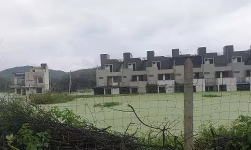 नाथुवास तालाब ओवरफ़्लो होने की कगार पर, जल भराव से क्षेत्रवासी परेशान