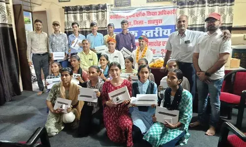 शिक्षक दिवस पर ब्लॉक स्तरीय कार्यक्रम संपन्न, टैबलेट का हुआ वितरण