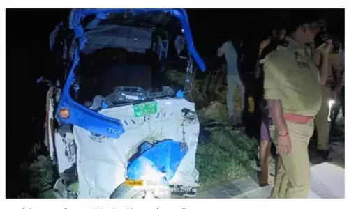 कार टेंपो भिड़ंत के बाद भारी वाहन में कुचला 5 को, मौत