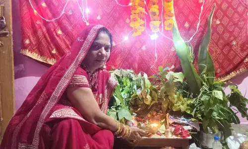 भीलवाड़ा में हरतालिका तीज को लेकर महिलाओं ने की पति की लंबी आयु की कामना, निर्जला व्रत का किया पारणा भीलवाड़ा में हरतालिका तीज को लेकर महिलाओं ने की पति की लंबी आयु की कामना, निर्जला व्रत का किया पारणा