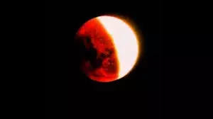 चंद्र ग्रहण के दिन आसमान में दिखेगा अद्भुत चांद,जानें कहां-कहां आएगा नजर