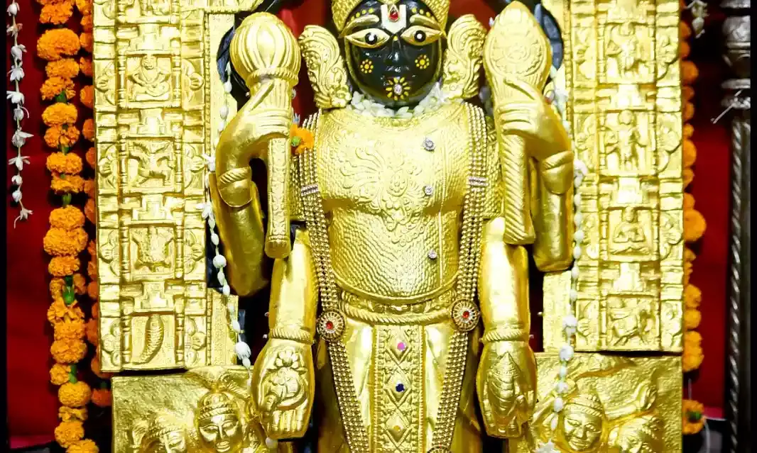 मेवाड़ की एकमात्र 3 फीट की चारभुजा नाथ की प्रतिमा जिसमें बने है 10 अवतार मेवाड़ की एकमात्र 3 फीट की चारभुजा नाथ की प्रतिमा जिसमें बने है 10 अवतार