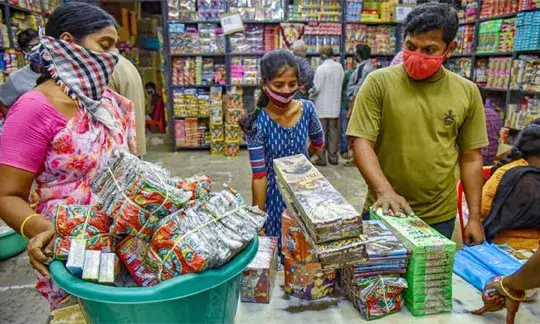 राजधानी में इस साल भी पटाखों पर पूरी तरह से प्रतिबंध, दिल्ली सरकार ने निर्माण, भंडारण और बिक्री पर लगाई रोक