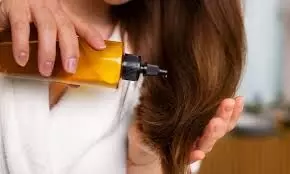 प्याज का तेल बालों के लिए है चमत्कारी, जानें बनाने और लगाने का तरीका प्याज का तेल बालों के लिए है चमत्कारी, जानें बनाने और लगाने का तरीका
