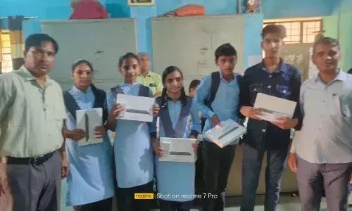 166 बच्चो को मिले टेबलेट, खिले चेहरे 166 बच्चो को मिले टेबलेट, खिले चेहरे