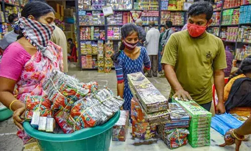 राजधानी में इस साल भी पटाखों पर पूरी तरह से प्रतिबंध, दिल्ली सरकार ने निर्माण, भंडारण और बिक्री पर लगाई रोक