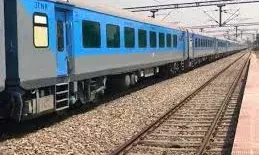 अंबानी और अडानी भी रह गए पीछे... देश का इकलौता शख्स जो बना ट्रेन का मालिक!