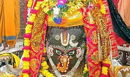 मस्तक पर वैष्णव तिलक और श्री गणेश रूप में श्रृंगार, भस्म आरती में कुछ ऐसे सजे बाबा महाकाल मस्तक पर वैष्णव तिलक और श्री गणेश रूप में श्रृंगार, भस्म आरती में कुछ ऐसे सजे बाबा महाकाल