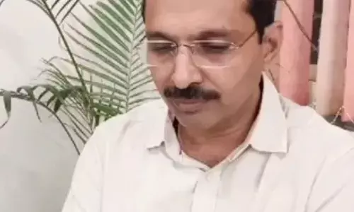 8 लाख की रिश्वत देते हुए सहायक निदेशक की रफ्तार