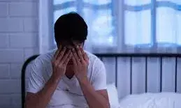 माइग्रेन के दर्द से नींद नहीं आती? डॉक्टर की इन टिप्स को करें फॉलो