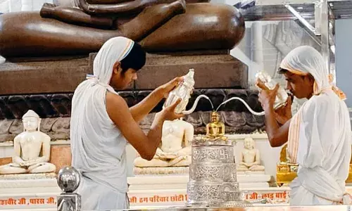 मानपुरा वाले बड़े बाबा का हुआ महामस्तकाभिषेक