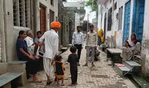 घर-घर फिजिकल कनेक्शन काउंटिंग कर ग्रामीणों से पानी की समस्या के बारे में की पुछताछ घर-घर फिजिकल कनेक्शन काउंटिंग कर ग्रामीणों से पानी की समस्या के बारे में की पुछताछ