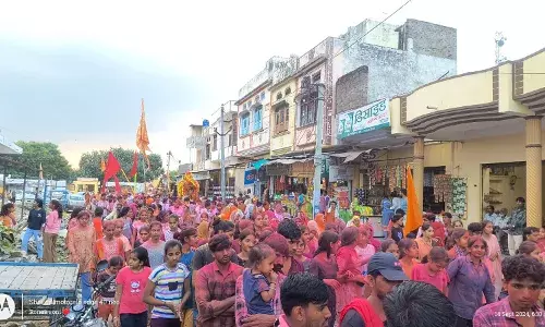 कोशीथल में गाजे बाजे के साथ भ्रमण पर निकले ठाकुरजी