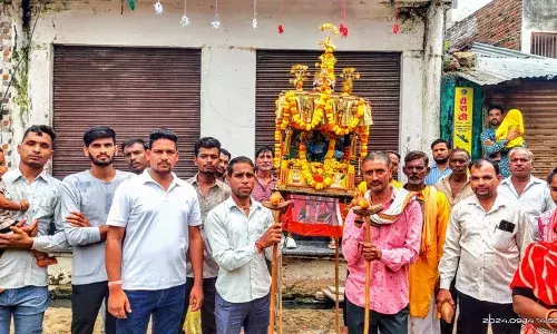 ठाकुरजी कों बनास नदी मे जलझूलन करवाया