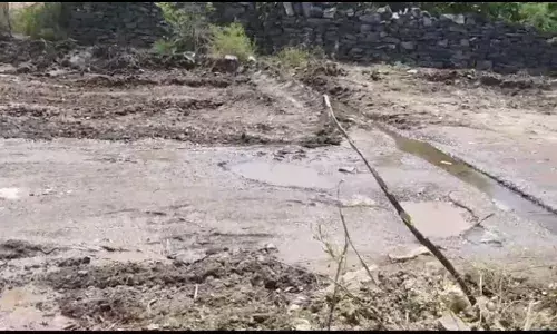 रायपुर में नालियो के अभाव में सड़कों पर गन्दा पानी, मौसमी बीमारीयों का खतरा