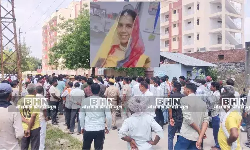 पिता ने बताया हत्या, ससुराल पक्ष के खिलाफ दी रिपोर्ट, मोर्चरी पर किया प्रदर्शन