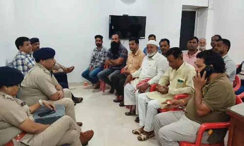 शाहपुरा प्रकरण का पटापेक्ष, दोनो समुदायों ने पुष्पवर्षा कर किया स्वागत शाहपुरा प्रकरण का पटापेक्ष, दोनो समुदायों ने पुष्पवर्षा कर किया स्वागत