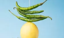 वास्तु शास्त्र में निंबू-मिर्च लगाने के फायदे और बुरी नजर से बचाव के उपाय