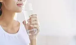 ज्यादा पानी पीना भी नुकसानदेह, एक्सपर्ट ने दी महत्वपूर्ण जानकारियां