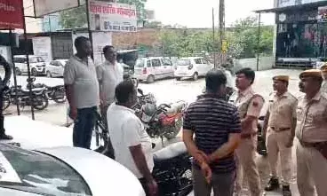 दस तोला सोना लेकर फरार हुई महिला दस तोला सोना लेकर फरार हुई महिला