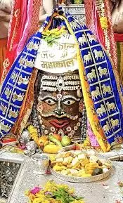 बाबा महाकाल का खुला तीसरा नेत्र, भस्म आरती में आज कुछ ऐसे किया गया श्रृंगार बाबा महाकाल का खुला तीसरा नेत्र, भस्म आरती में आज कुछ ऐसे किया गया श्रृंगार