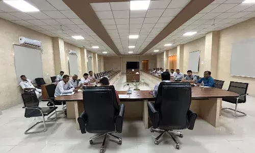 लक्ष्य के अनुरूप समय सीमा में करें लंबित प्रकरणों का निराकरण - ज़िला कलेक्टर