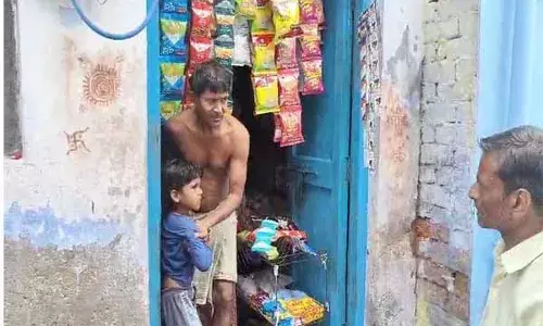 दूध लेने जा रही 5 साल की बच्ची को चार डॉग्स ने नोंचा