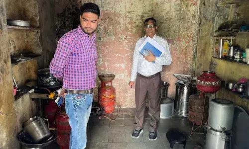 विकास अधिकारी ने किया लसाडिया में स्कूल का निरीक्षण किया