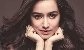 इवेंट में बारिश के दौरान मिले श्रद्धा-आदित्य, फैंस को याद आया आशिकी 2 का आइकॉनिक सीन इवेंट में बारिश के दौरान मिले श्रद्धा-आदित्य, फैंस को याद आया आशिकी 2 का आइकॉनिक सीन