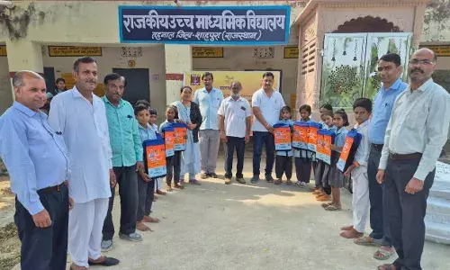 बैग और टेबल वितरण आयोजन संपन्न