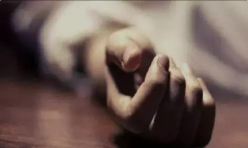 चार बेटियों के साथ पिता ने की आत्महत्या,