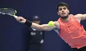 चाइना ओपन: अल्काराज़ दूसरे दौर में, मेदवेदेव ने गाएल मोंफिल्स को हराया