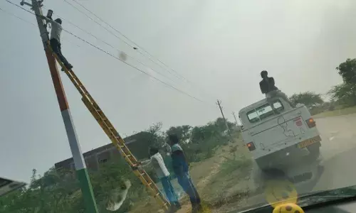 धनोप में  बन्द रोड लाइटों को फिर से चालू करवाई